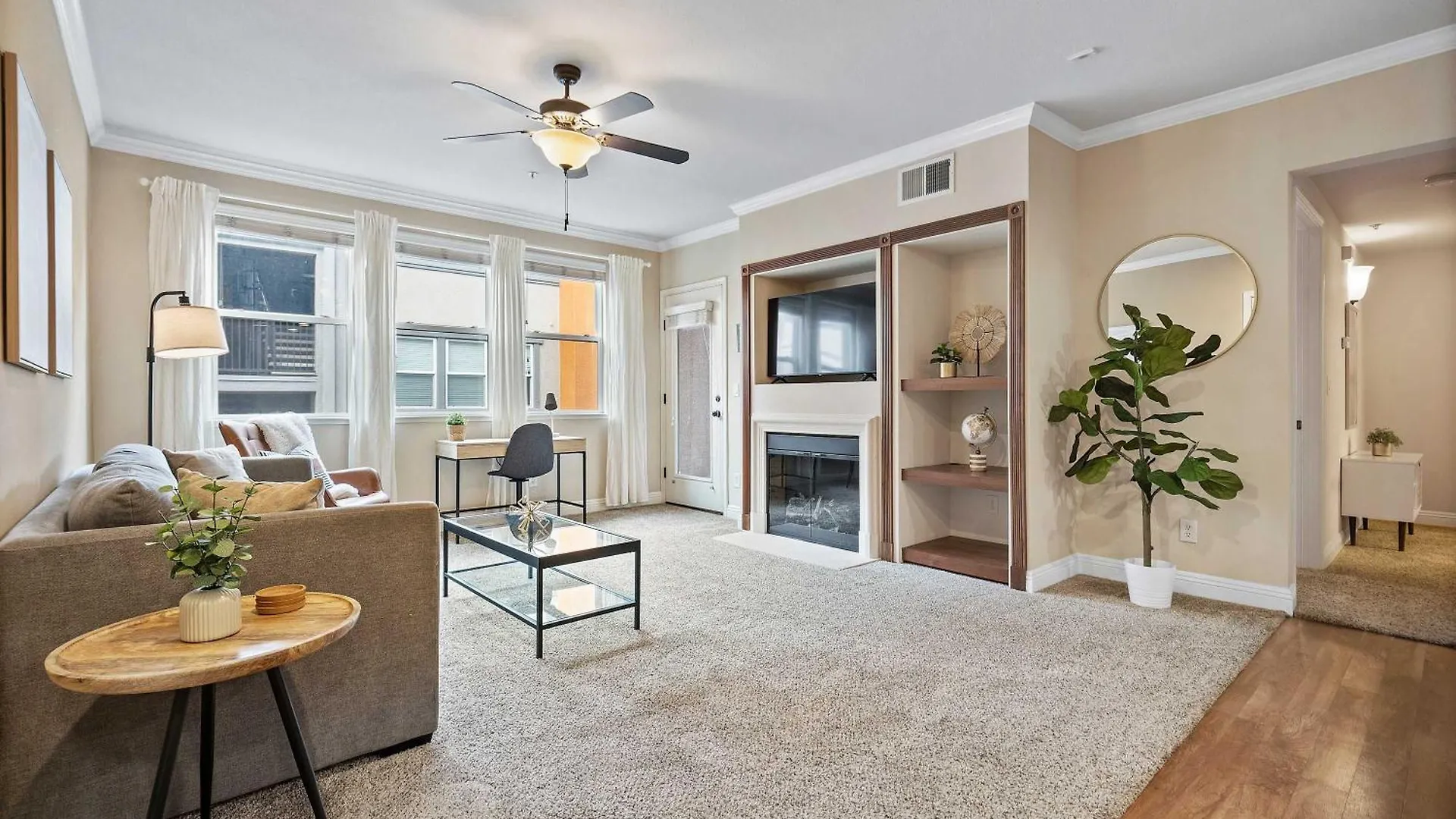 Luxury 2Br 2Ba Apartment With Pool Gym & Theater location