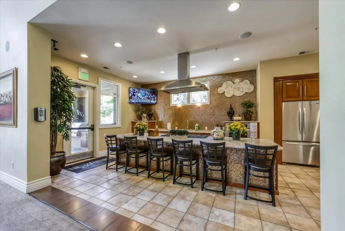 Luxury 2Br 2Ba Apartment With Pool Gym & Theater Steamboat